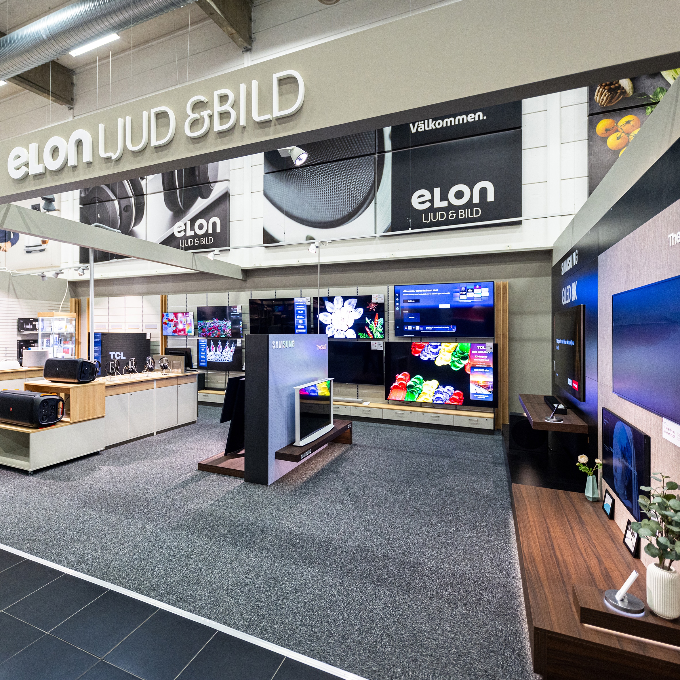 Ljud och bild En avdelning i butiken- med tv och ljud-sortiment